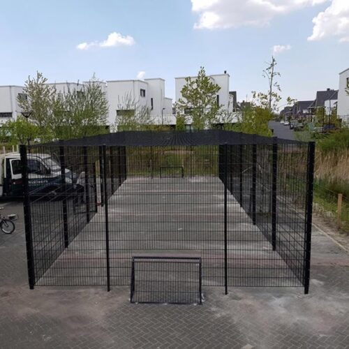 Voetbalkooi Basic 17 Een sportkooi of pannakooi met net-overdekking is soms de beste oplossing!