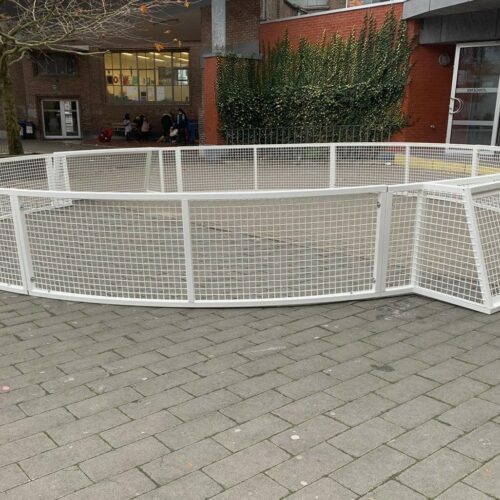 Pannakooi Match 153 Absoluut een aanwinst voor ieder speel-en schoolplein, deze keer in het wit gecoat. Ronde pannakooi model Match in bijna iedere ral kleur leverbaar.