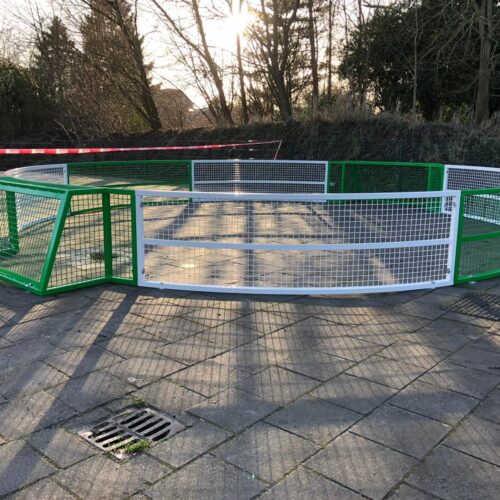 Pannakooi Match 129 Een aanwinst voor uw sportieve jeugd, pannaveld, pannakooi Match in wedstrijdformaat. Diameter 6 meter en doelen 1.5 x 0.75 meter.