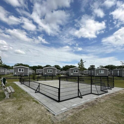 Pannakooi Match 170 Geluidsarme pannakooi 7 x 10m in Venlo, als speelvloer een tegelvloer. Kleur zwart.