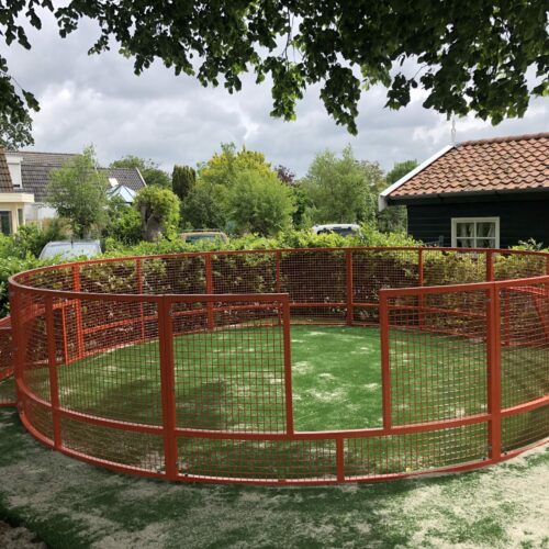 Pannakooi Match 135 De ronde pannakooi Match maatwerk. Diameter 5.5m met wanden van ca 1 meter hoog. Speciaal op klantverzoek geporoduceerd