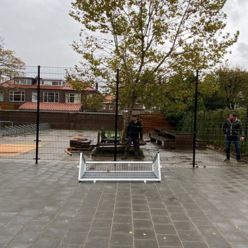 Pannakooi PS100 Basic 129 De doelen erin en ook dit pannaveld is weer gereed voor gebruik. Hier is gekozen voor voetbaldoelen 2 x 1 meter in de verzinkte uitvoering.