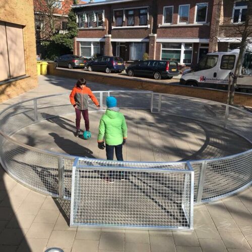 Pannakooi Match 98 Ronde pannakooi Match op schoolplein in gebruik genomen.