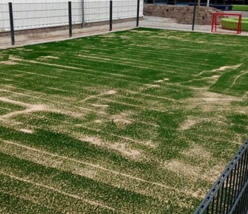 Pannakooi PS100 Basic 109 Pannavelden met kunstgras. Deze staat in Haarlem. Afmetingen pannaveld 7.5 x 15 meter. Uitgevoerd met ons zeer duurzame LSR24mm zandgevuld kunstgras.