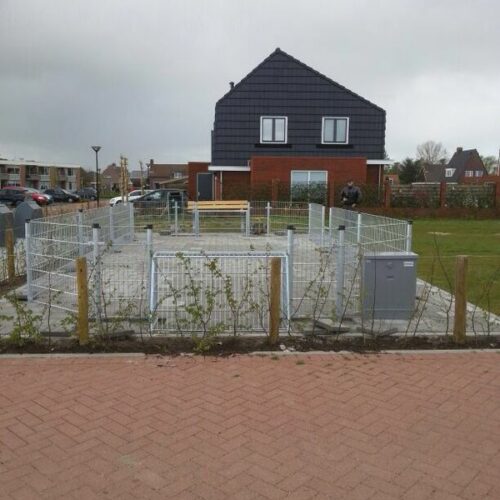Pannaveld PS50 41 Pannaveld PS50+. Hier is gekozen voor de verzinkte uitvoering en alle wanden van het pannaveld 1 meter hoog.