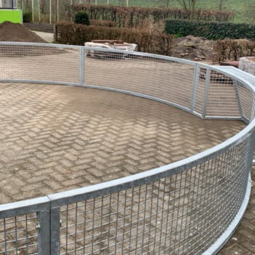 Pannakooi Match 127 Deze pannavelden zijn volbad verzinkt en dus zeer duurzaam. Hier is gekozen voor permanente bevestiging op het maaiveld