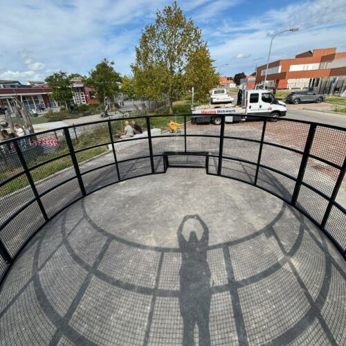 Pannakooi Match 173 ronde pannakooi op asfalt gemonteerd in Appingedam. Kleur zwart