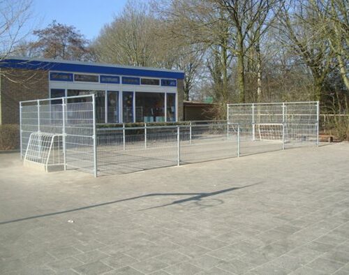 Pannakooi PS100 Basic 114 Pannaveld Basic. 1 van de eerste pannavelden die we ooit geplaatst hebben. Inmiddels hebben we de doelen vervangen door onze eigen geproduceerde zwaardere TRD300 doelen. Locatie Balkbrug