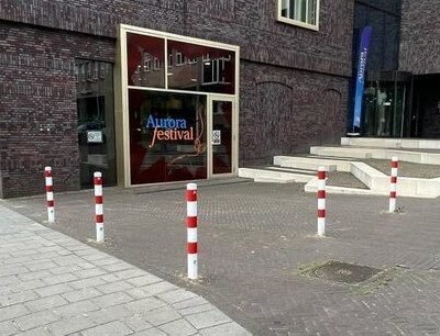 Uitneembare parkeerpalen, in veel gevallen een uitstekende oplossing om uw terrein te beschermen.