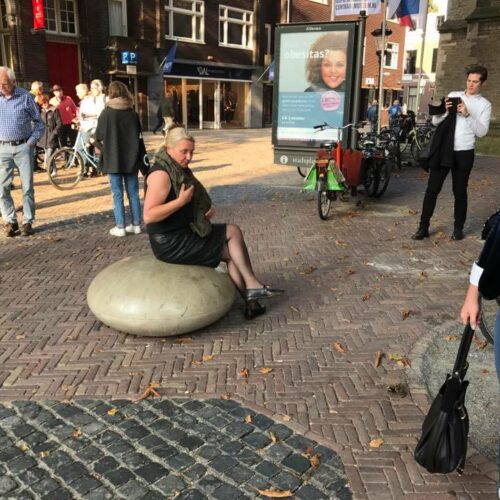 Betonnen zitelementen. De reuzen Smartie 46 Verrassend voordelig en zeer duurzaam straatmeubilair