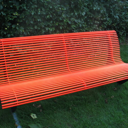 Parkbank Reijka 15 Onze parkbank Reijka, gecoat in een fraaie oranje ral kleur.