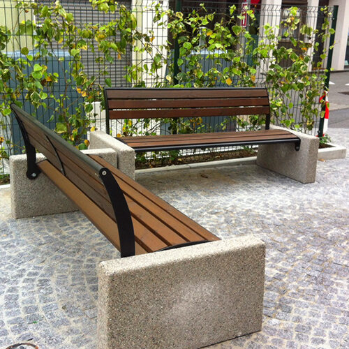 Moderne parkbanken beton en hout in de openbare ruimte