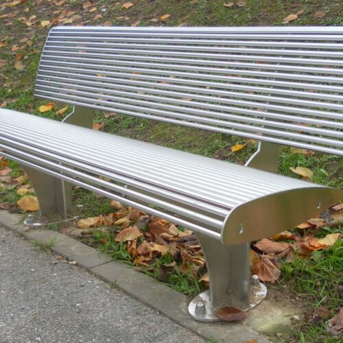 Parkbank met rugleuning staal en in ral kleur