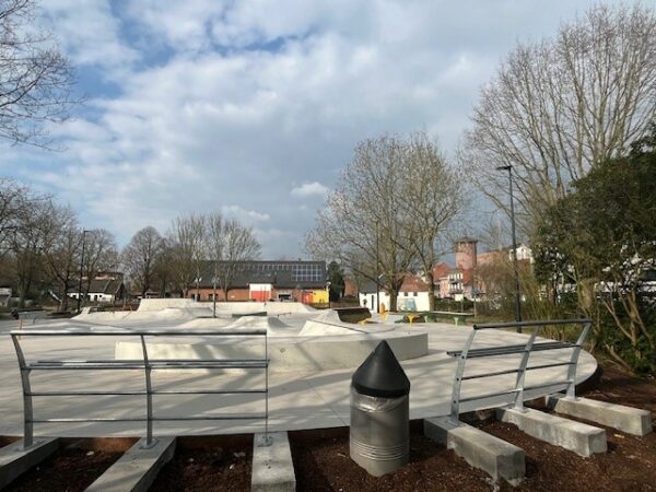 Onze skate-hang-parkbanken staan erg mooi in een skate-park!