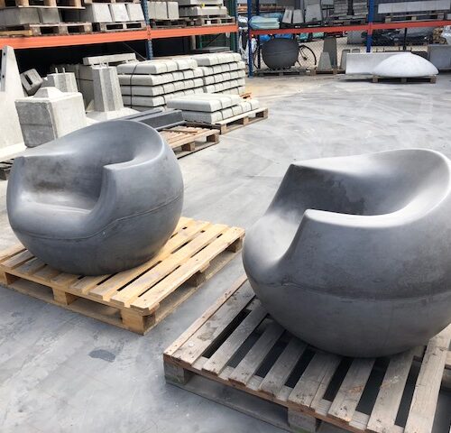 Betonnen zitelementen en tafel Stool 29 Prachtig betonnen design park- straatmeubilair. Hier uitgevoerd in antraciet-grijs