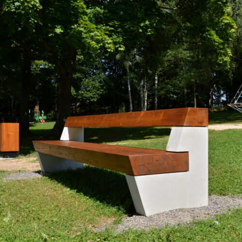 Parkbank model Robusta 16 Dankzij de stevige constructie is de parkbank Robusta bestand tegen alle omstandigheden en door de gebruikte materialen ook tegen alle weersomstandigheden.