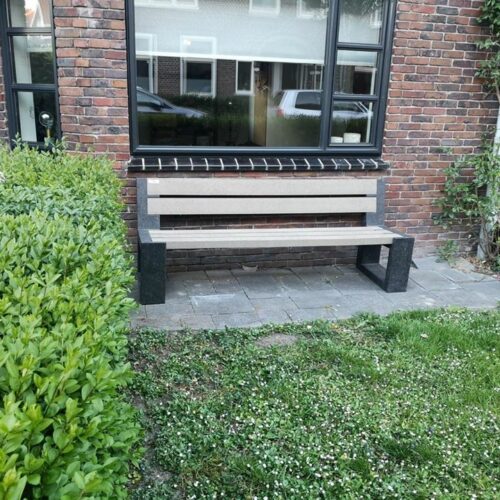 Kunststof parkbank Matrix 16 Kunststof parkbank Matrix – sterk, mooi en milieuvriendelijk. Gemaakt van regeneraat en volledig onderhoudsvrij