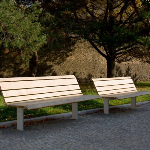 Parkbank model Nisha 19 Parkbank model Nisha combineert elegantie met comfort, perfect voor elke buitenruimte.