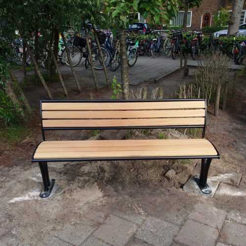 Parkbank Tauri Wood 40 Parkbank Tauri met hardhouten zitting en leuning, het frame diepzwart ral 9005