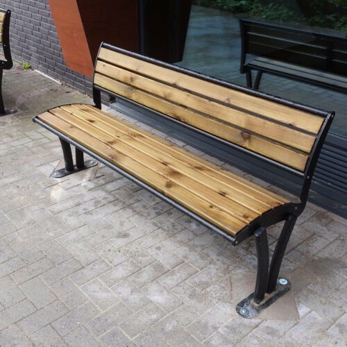 Parkbank Tauri Wood 35 Parkbank model Tauri Wood, door de voetplaten eenvoudig op het maaiveld te bevestigen en voor het frame heeft u de keuze uit diverse fraaie ral kleuren.