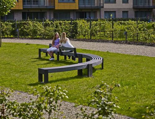 Kunststof parkbank Canvas 30° 24 Onbeperkt schakelbaar. Ideale parkbanken, geen onderhoud. Afgebeeld de grijze-uitvoering