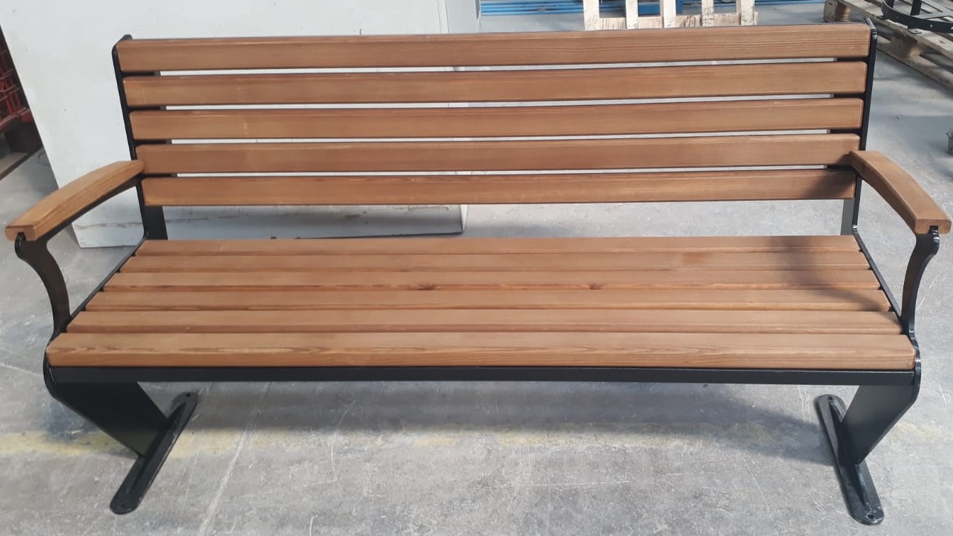 Parkbank Sincan 2 Een fraai vormgegeven parkbank, verkrijgbaar in verschillende uitvoeringen. Hoogwaardige materialen voor een vriendelijke prijs.