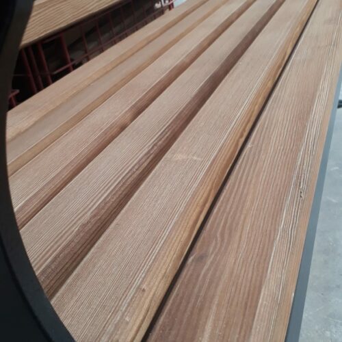 Parkbank Sincan 11 Zitplanken van geïmpregneerd Noors grenen, een lichte kleur hout met matig tot fijne houtnerf. Topkwaliteit.