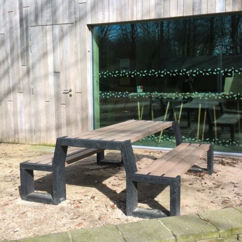 KUnststof Picknicktafel Matrix 26 Picknicksets Matrix. Ook zeer goed vrijstaand te plaatsen. Deze staat in Amersfoort
