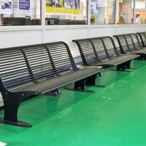 Parkbank Athene 32 Onze fraaie design parkbanken model Athene op een rij. Hier bijNedTrain