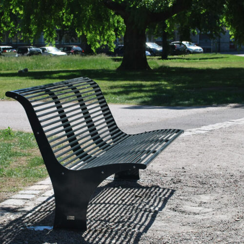 Parkbank Athene 56 Parkbank Athene, Voor wie houdt van keuzes: deze design parkbanken zijn leverbaar met of zonder rugleuning en in diverse RAL-kleuren, zodat u altijd de perfecte variant vindt voor jouw project