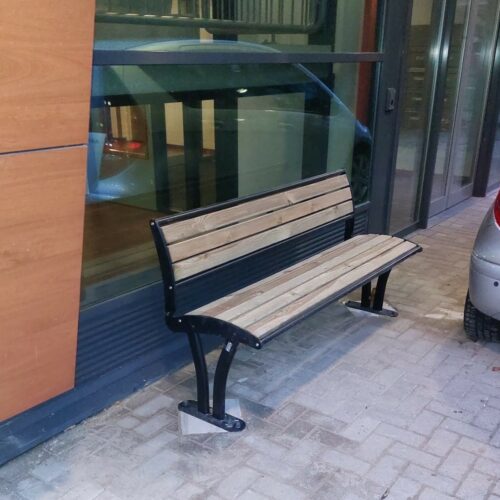 Parkbank Tauri Wood 42 Onze parkbank Tauri Wood met rugleuning in Hulst. Deze voordelige parkbanken zijn ook in een uitvoering zonder rugleuning leverbaar.