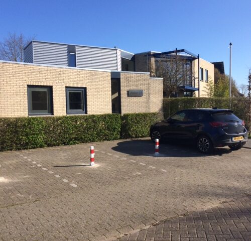 Parkeerpaal klein neerklapbaar 7 neerklapbare afzetpalen in de mini uitvoering