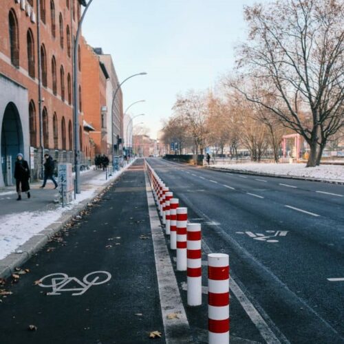 Anti-rampalen en zware parkeerpalen 89mm t/m 273mm 24 Onze zware afzetpalen parkeerpalen rond 102mm met losse kap met betonanker. D102mm. Deze zijn desgewenst vulbaar met beton, zodat er een zeer zware afscheiding ontstaat. SKWShop.nl, ook voor uw parkeerpalen en afzetpalen het juiste adres.