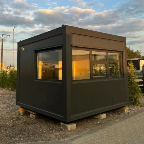 Portiercontainer Sentinal 3x3 meter voor bewaking en toegangscontrole op bedrijfsterrein