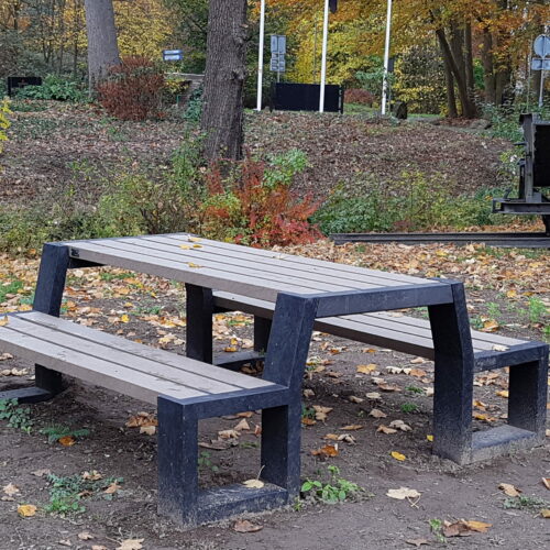 KUnststof Picknicktafel Matrix 25 Picknicktafel - picknickset Matrix in een fraaie bi-color uitvoering in Tegelen bij Keramiekcentrum Tiendschuur.
