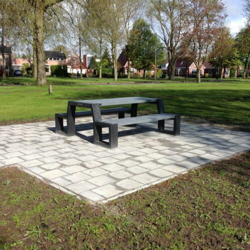 KUnststof Picknicktafel Matrix 32 Onze picknickset Matrix in een fraaie grijze kleur. Aan de nieuwe wandelroute "De Marke" (Blijham (Groningen) Deze route is 6,7 km, doch kan ook worden ingekort tot 3,7 km.