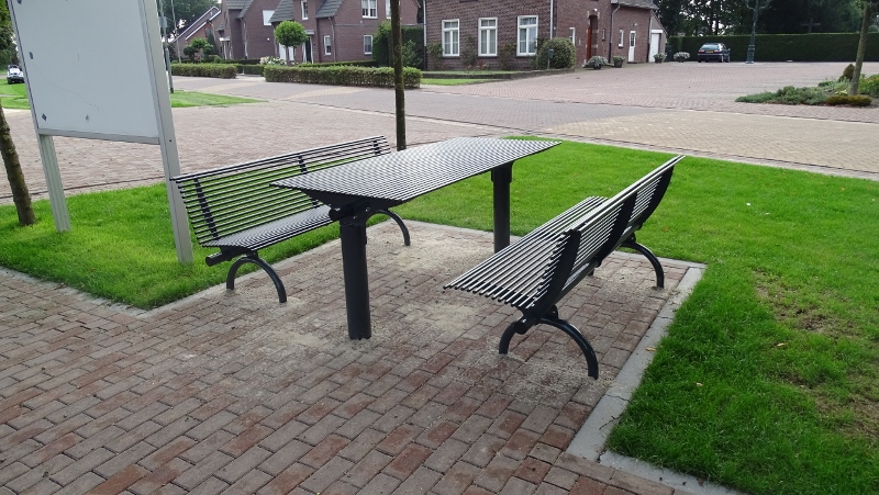 Picknickset model Rest 1 Picknickset staal gecoat. Model Rest. Hier afgebeeld mer 2 parkbanken met rugleuning.