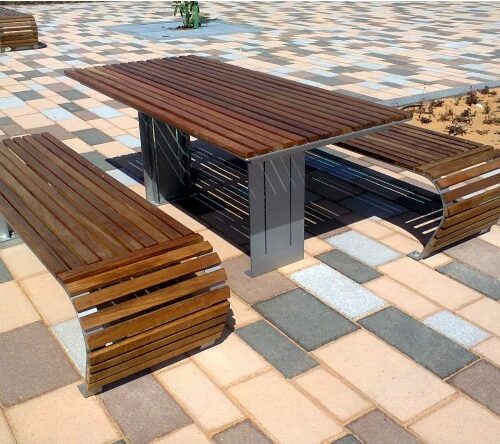 Picknicktafel Contour 19 Picknicktafel met een bijzonder fraai design. Model Contour, diverse houtafwerkingen mogelijk.