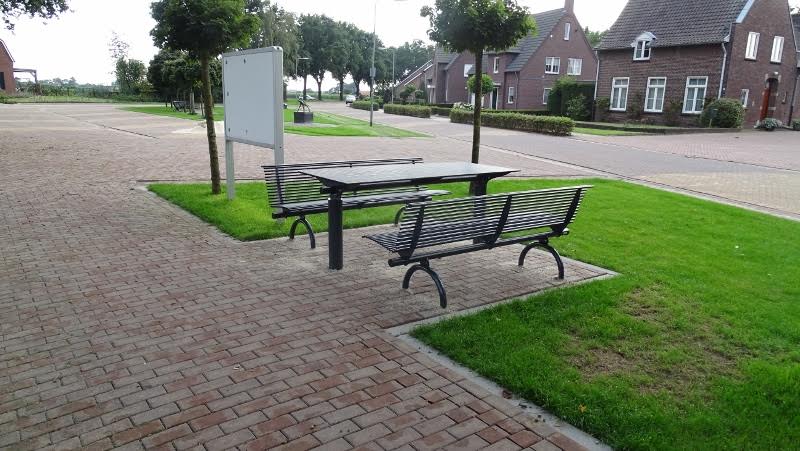 Picknickset model Rest 3 Onze picknicktafel en parkbanken model Rest in diep-zwart.