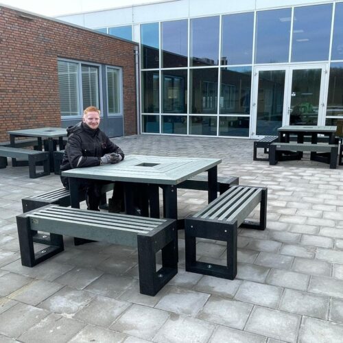 Kunststof Picknicktafel Canvas 120 14 Naast de afgebeelde picknicksets - picknicktafels en banken hebben we ook de tegelvloer gelegd. SKWshop.nl - Buiten de sterkste.
