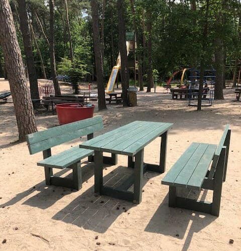 Kunststof Picknicktafel London 42 Een duurzame picknicktafel kopen voor uw horecaterras of openbare ruimte? Kies dan voor het milieubewuste model Londen van Govaplast.