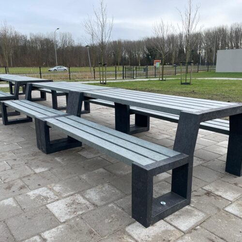 KUnststof Picknicktafel Matrix 42 Picknickset Matrix van het kwaliteitsmerk Govaplast. Fraai design en bijzonder duurzaam.