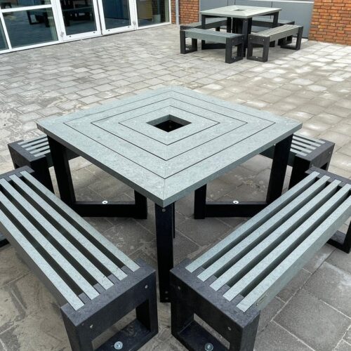 Kunststof Picknicktafel Canvas 120 15 Rotvrij en grafittiproof picknicksets. Picknicksets van massief kunststof zijn voor ieder schoolplein een uitstekende keuze.