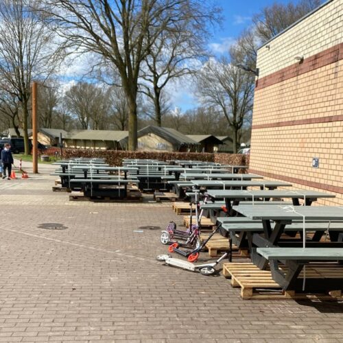Kunststof picknickset model Cross 16 Deze picknicksets hebben we geleverd bij Recreatiepark de Leistert. Picknicktafel model Cross, de ultieme duurzaamheid. Rot- en splintervrij.