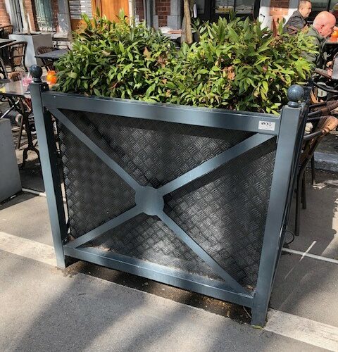 Plantenbak Alba, leverbaar in 800 x 800mm en in 1200 x 800mm.