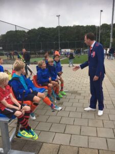 De jeugd op onze coach- reservebank lengte 2.5 meter