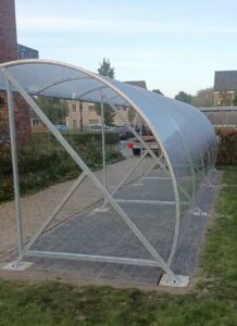 Fietsoverkapping van transparant materiaal