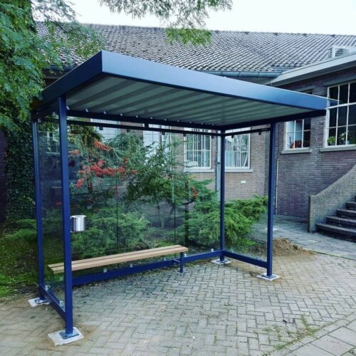 Rookabri model Palermo 76 Afgebeeld lengte 3 meter. De rookruimte wordt standaard volledig gemonteerd geleverd, maar kan bij moeilijk bereikbare plekken ook als bouwpakket worden aangeleverd.