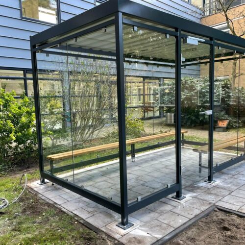 Rookoverkapping Myla 219 Met de rookoverkapping Myla kiest u voor een combinatie van functionaliteit, esthetiek en duurzaamheid. U ontvangt bovendien 7 jaar garantie en profiteert van onze laagste prijsgarantie. In bijna iedere afmeting leverbaar