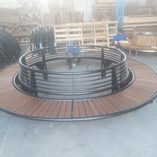 Boombanken model Yuvar 33 Een kijkje in de fabriek tijdens de productie van de ronde boombank Yuvar.